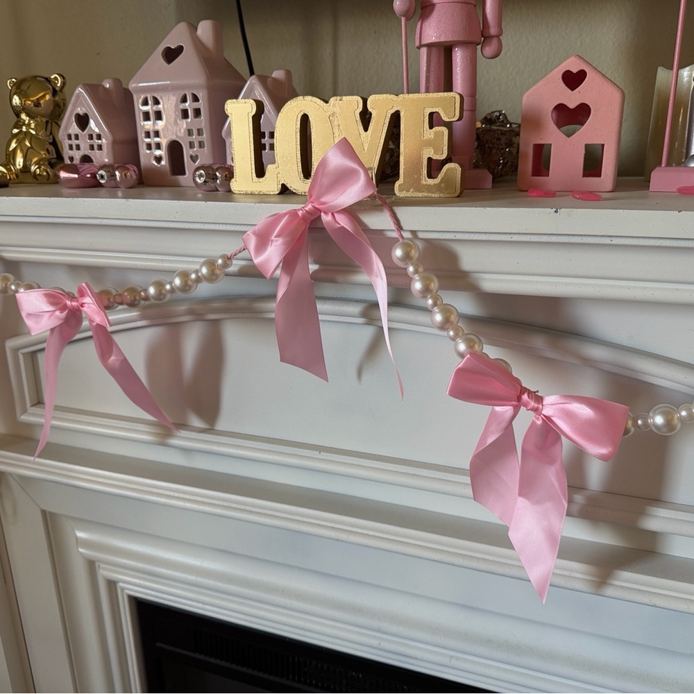 Valentine’s Day Pink Pearl Garland with Bows, vase and candle holder
